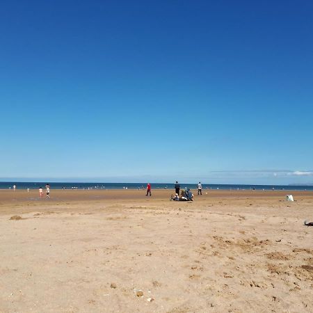 Jaw-Dropping Beach House In Anglesey Benllech Εξωτερικό φωτογραφία