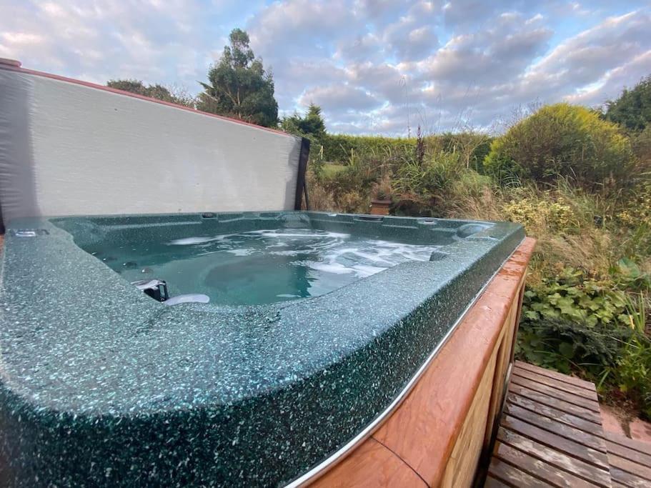 Jaw-Dropping Beach House In Anglesey Benllech Εξωτερικό φωτογραφία