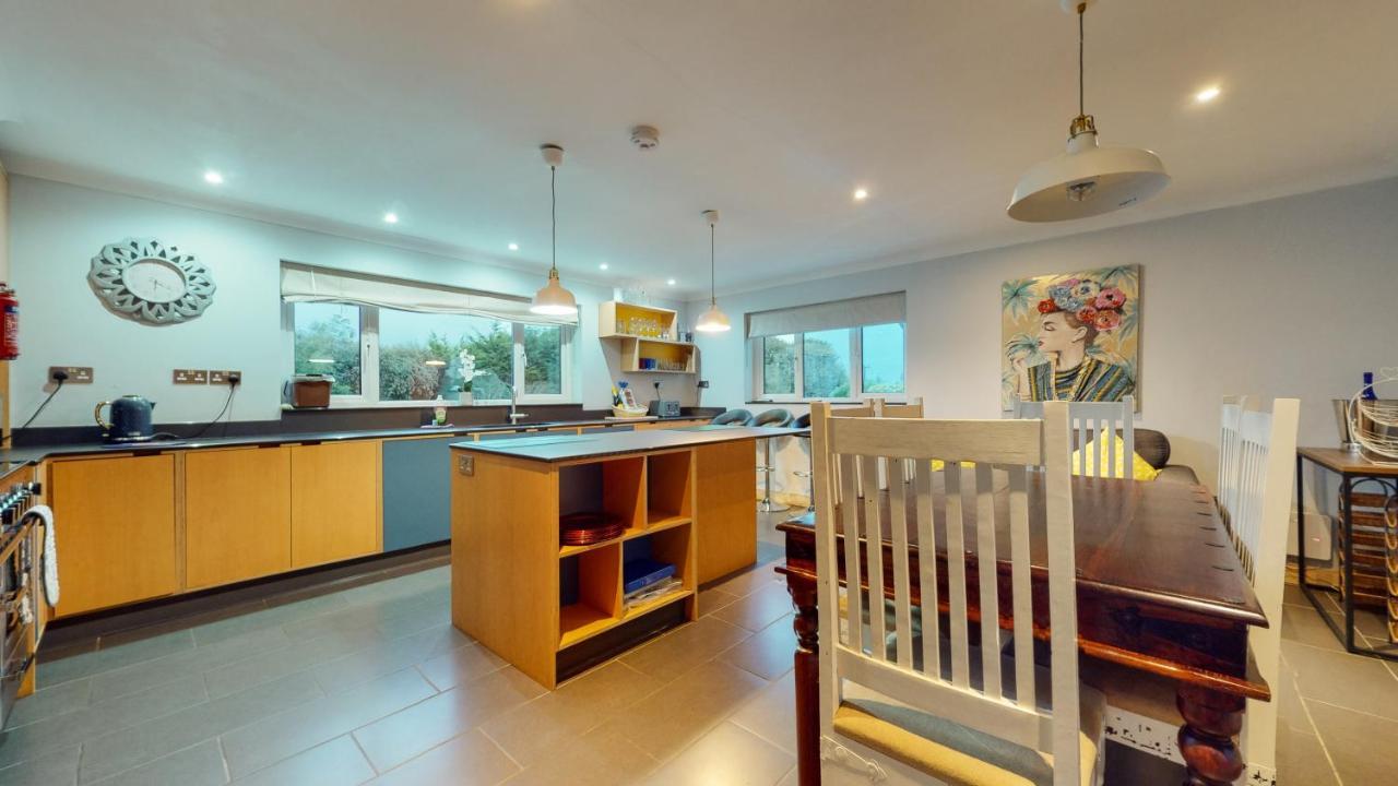 Jaw-Dropping Beach House In Anglesey Benllech Εξωτερικό φωτογραφία