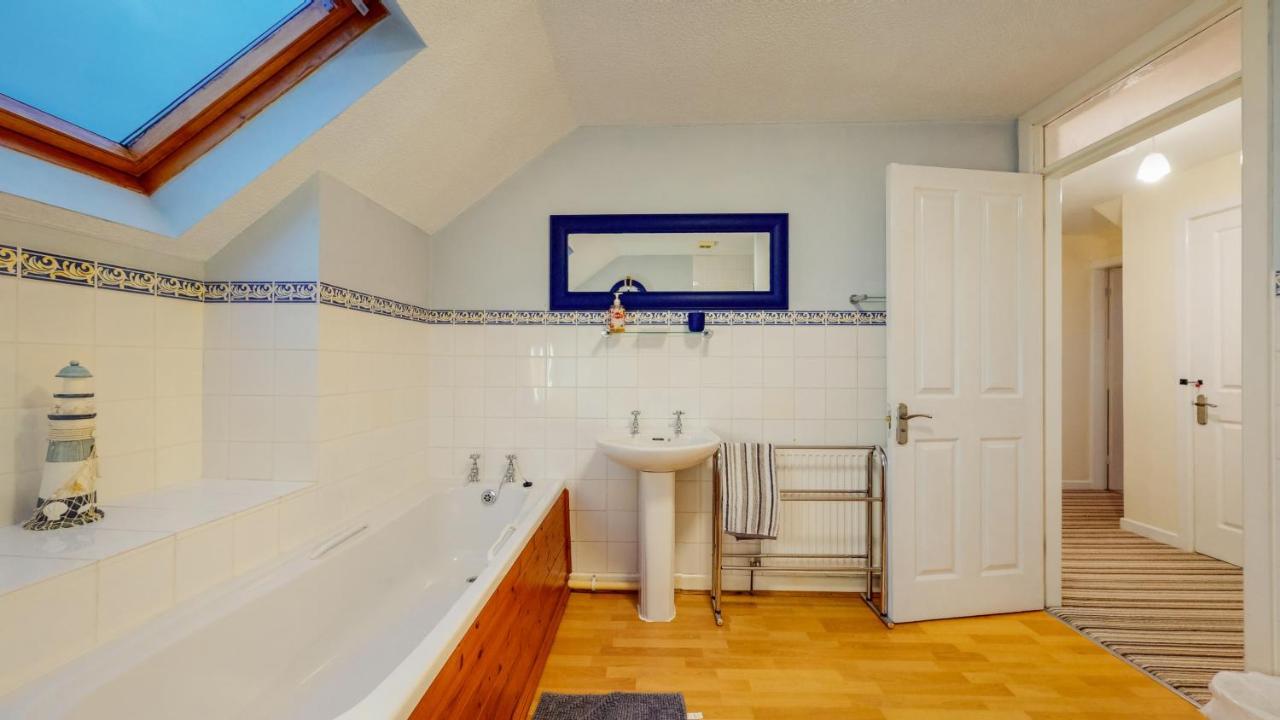 Jaw-Dropping Beach House In Anglesey Benllech Εξωτερικό φωτογραφία